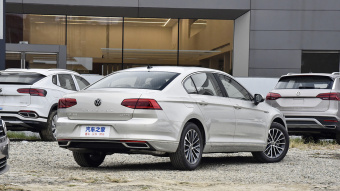 VW Magotan Deluxe 330TSI DSG